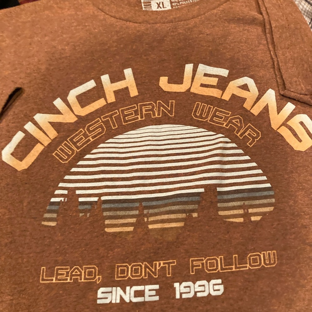 Mens CINCH logo t-shirt new without tags in excellent condition
